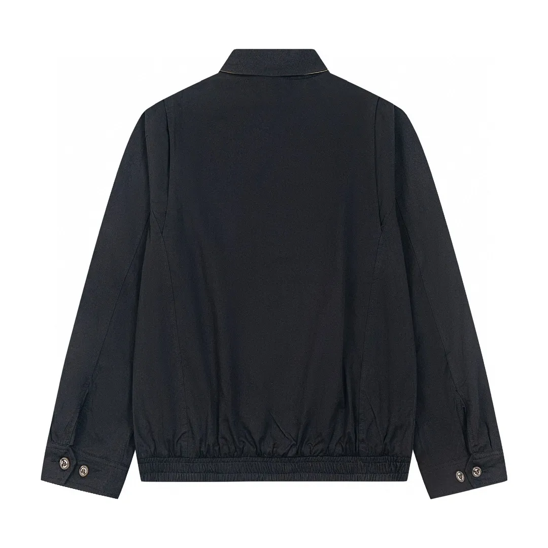 🅿️350 Ralph Lauren's new 24ss classic embroidered logo lapel executive zipper jacket for both men and women. 1️⃣Selected from high-quality original developed pure cotton fabric, with customized plaid lining inside, the overall wearing effect is very soft and comfortable. 2️⃣The workmanship details are perfectly controlled, with exquisite small logo embroidery on the chest, and the unique design style of splicing technology is used in the dropped shoulder position to highlight your personality! The version is simple but not simple! 3️⃣ Complete with tag accessories, unisex design, and a very versatile jacket for men and women!  Color: black, navy blue, khaki Size: S, M, L, XL